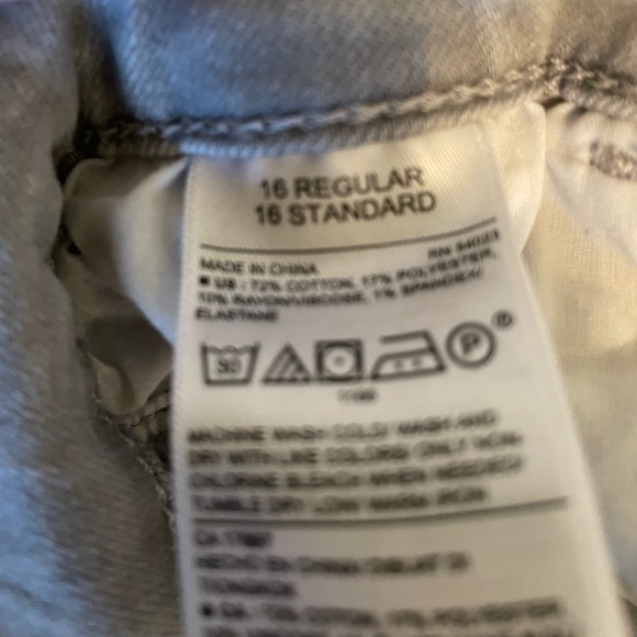 Old Navy Mid Rise Grey Jeans - Picture 5 of 5